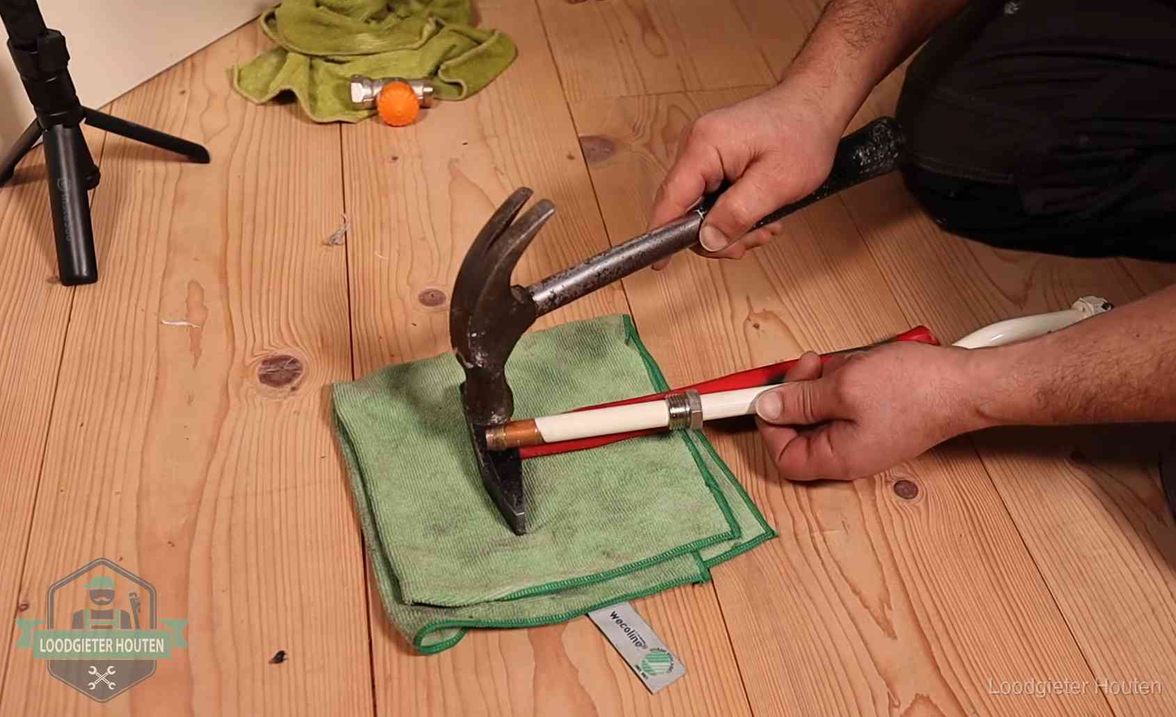 Geimproviseerd gereedschap bij een klus in Houten, een teken om op te letten wie je binnenhaalt