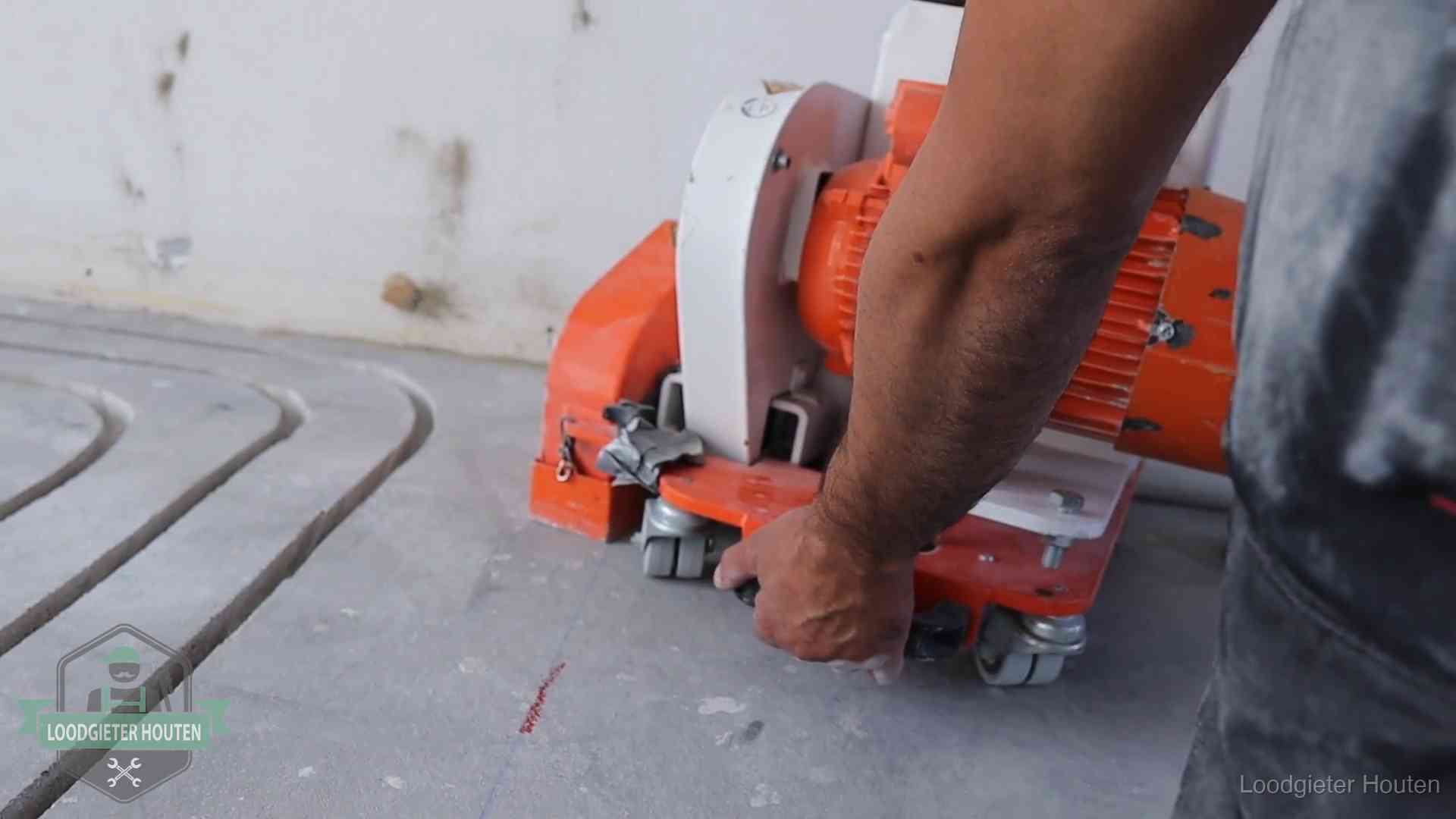 Sleuvenpatroon voor vloerverwarming in de dekvloer van een woning in Houten